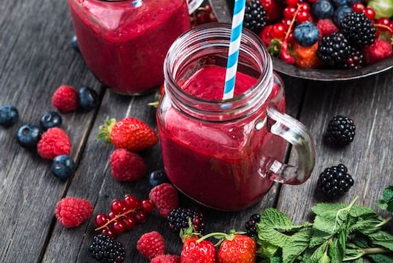 Leite com frutas vermelhas para bebês